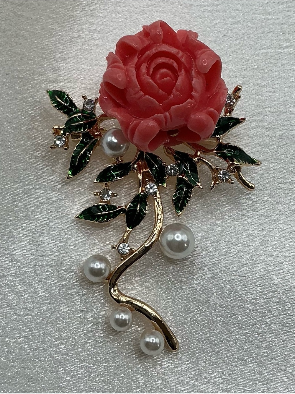 PALE RESIN ROSE FLOWER BROOCH GOLDTONE WITH RHINESTONE FAUX PEARL NWOT